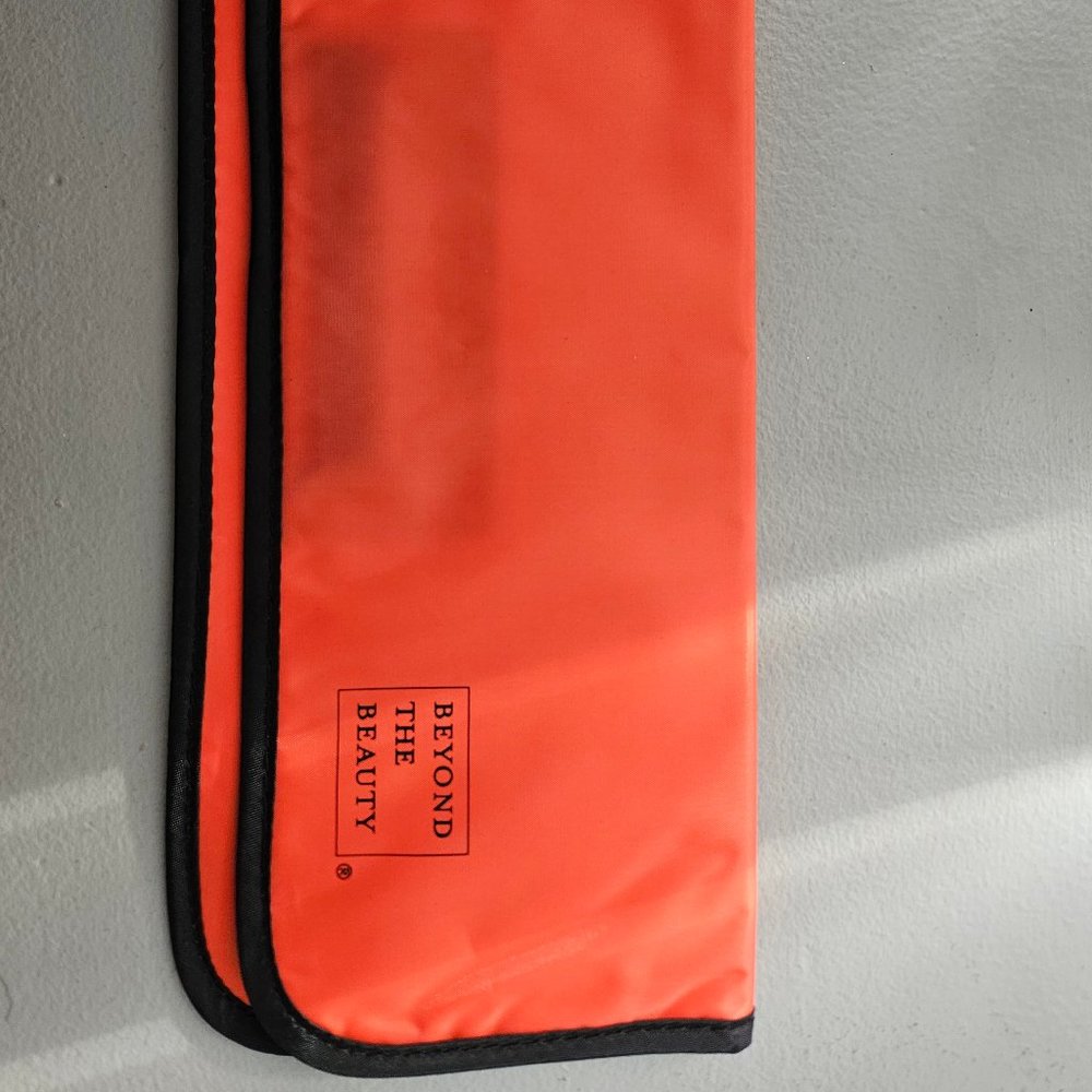 BEYOND THE BEAUTY HEAT MAT -HEAT PROTECTANT POUCH FOR ALL TOOLS-BRAND NEW-SEALED